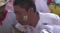 د میکسیکو يو ښاروال د اوبو له سیمسارې سره واده وکړ د میکسیکو يو ښاروال د اوبو له سیمسارې سره واده وکړ