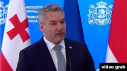 Cancelarul Karl Nehammer spune că extinderea granițelor Schengen nu poate avea loc dacă protecția granițelor nu funcționează.