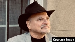 Александр Генис