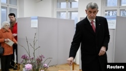 За опитуваннями, в Чехії найпопулярніша політична сила колишнього прем'єра Андрея Бабіша, на фото він у Празі 27 січня 2023 року, коли безуспішно брав участь у президентських виборах