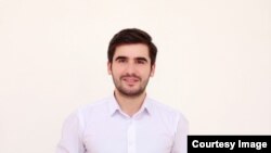 Фаридун Хайруллозода 27 сол дошт. Акс аз саҳифаи Фейсбуки журналист
