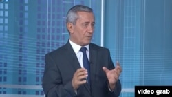 Ба гуфтаи Қурбонов, мебоист, бештар аз 86 ҳазор кас ба донишгоҳҳо пазируфта шавад, аммо қариб 12 ҳазори онҳо ба дарс ҳозир нашудаанд.