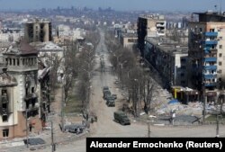 Російські військові в окупованому Маріуполі, квітень 2022 року