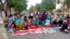 د ورکو بلوڅانو کورنۍ له څه پاسه یوې میاشتې راهیسې په احتجاج دي - د جولای ۲۳مې انځور. 