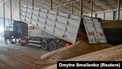 Представники української влади неодноразово заявляли останнім часом про гальмування Росією експорту зерна Чорноморським коридором