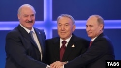 Олександр Лукашенко, Нурсуртал Назарбаєв і Володимир Путін (Л-П)