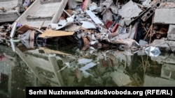 За повідомленнями, під обстріл потрапив драмтеатр, де мала відбутися церемонія прощання з командиркою озброєного угруповання «ДНР» Ольгою Качурою (фото ілюстраційне)