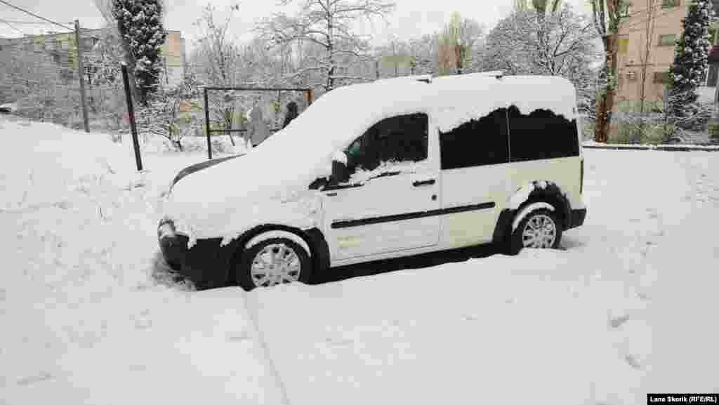 Автомобіль у «сніговій шапці»