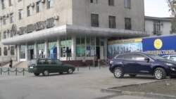 Кумитаи андоз аз домани бонкҳо бигирад, ё соҳибкорон? Кумитаи андоз аз домани бонкҳо бигирад, ё соҳибкорон?