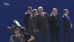 Військовий парад у Києві символізує рух до НАТО – Порошенко (відео) Військовий парад у Києві символізує рух до НАТО – Порошенко (відео)