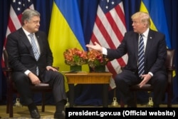 Former businessman to former businessman: Then-Ukrainian President Petro Poroshenko (left) meets U.S. President Donald Trump in September 2017.