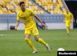 Український футболіст Роман Яремчук на стадіоні «Арена Львів», 9 вересня 2018 року