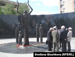 Памятник жертвам массового голода 1930-х годов в Астане, столице Казахстана