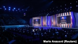 Президент України Володимир Зеленський під час відеозвернення на церемонії вручення в Лас-Вегасі головної премії музичної індустрії США «Греммі» (Grammy). Лас-Вегасі, штат Невада, США, 3 квітня 2022 року