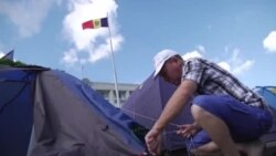A doua zi de proteste în „Orășelul Demnității” A doua zi de proteste în „Orășelul Demnității”