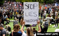 Массовые выступления против антиковидных ограничений в Мельбурне. 20 ноября 2021 года