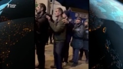 Бераҳмии маъмурони ОМОН бo муҳоҷирони тоҷик
 Бераҳмии маъмурони ОМОН бo муҳоҷирони тоҷик