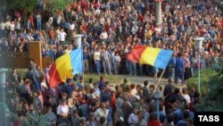 Тазоҳуроти тарафдорони истиқлолияти Приднестровйе ва мухолифони онҳо. Дубосарӣ, 1-уми октябри соли 1991.