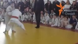 Дом полный кубков и медалей 11-летнего Далера Дом полный кубков и медалей 11-летнего Далера