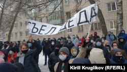 Students protest in support of opposition leader Aleksei Navalny in Vologda on January 23.