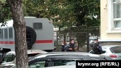 Російські силовики біля Київського районного суду Сімферополя, архів