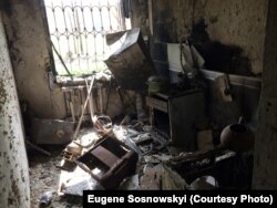 Зруйнована квартира в Маріуполі після обстрілів, 2022 рік