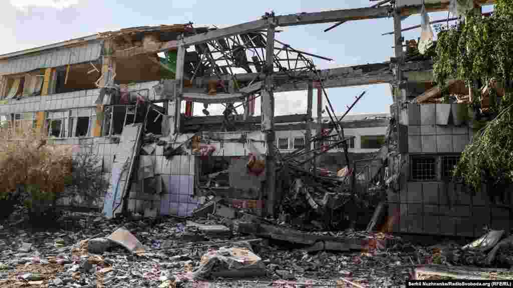 Станом на 2 червня загалом російські військові пошкодили 1 938 закладів освіти України, 182 з яких – зруйновані повністю