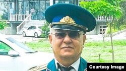 Муҳаммади Султон, ки 25 сол дар Кумитаи амнияти миллии Тоҷикистон фаъолият доштааст, дар солҳои 70-ум дар рӯзномаи "Комсомоли Тоҷикистон" кор кардааст.