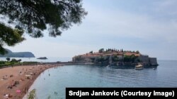 Plaže Svetog Stefana bez elitnog turizma, otkad je prije četiri godine zatvoren hotel