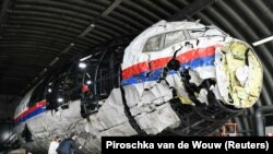 Нідерландські судді оглядають реконструйований літак MH17 напередодні судового розгляду у справі про вбивство – фотогалерея