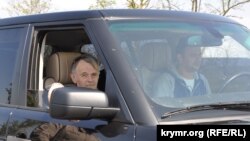 Мустафа Джемілєв на пункті пропуску «Турецький вал», 3 травня 2014 року