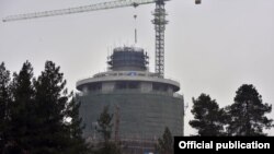 Сохтмони манораи “Истиқлол ва Озодӣ” дар шаҳри Душанбе