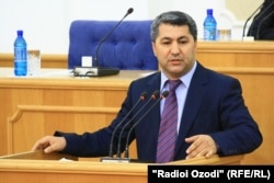 Kabiri speaks in the Tajik parliament in Dushanbe in June 2011.