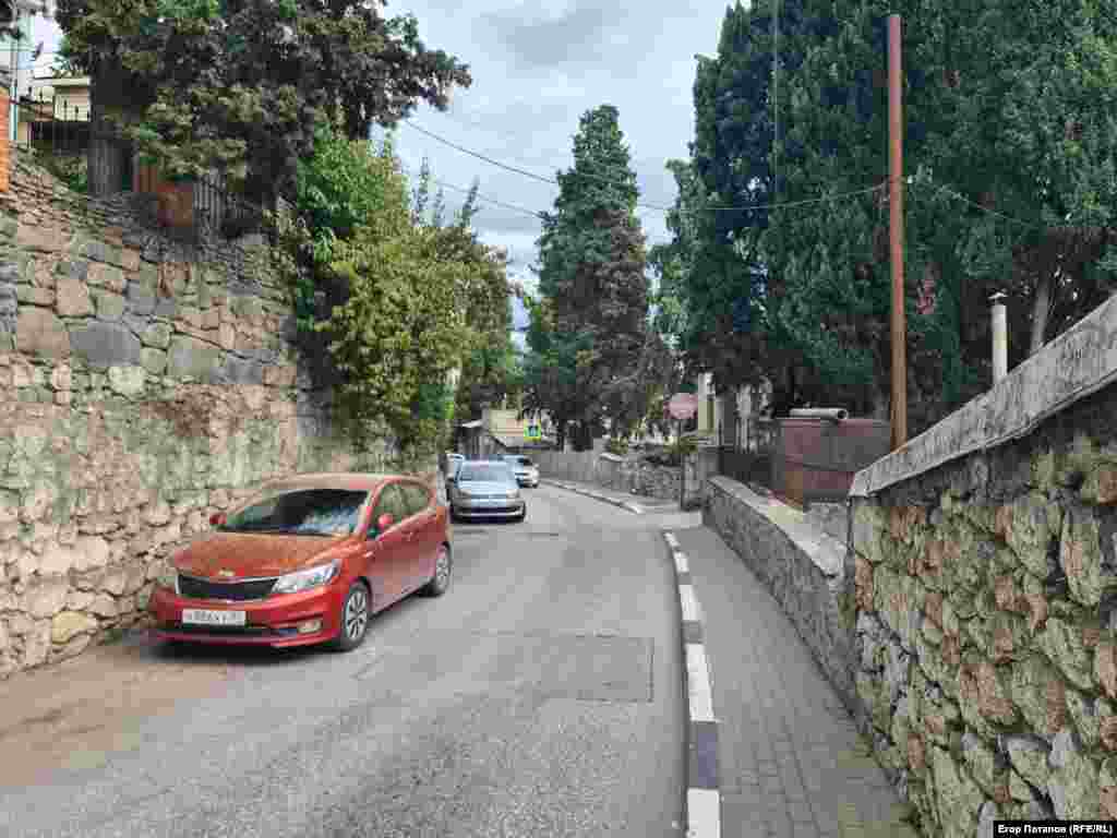 Узенькие ялтинские тротуары