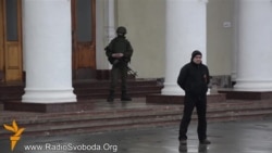 Российские войска окружили Симферопольский аэропорт Российские войска окружили Симферопольский аэропорт