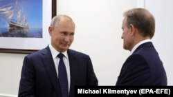 «Роль Медведчука як представника Путіна в Україні була в тому, що він контролював газове лобі і перевів його в політичну партію, яку прямо контролює Кремль»