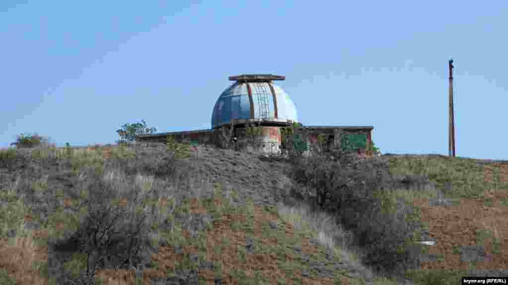 Одне з наукових будівель біостанції. Основна спеціалізація установи – біологічне і ландшафтне різноманіття Південно-Східного Криму, наземні та морські екосистеми, гідробіології