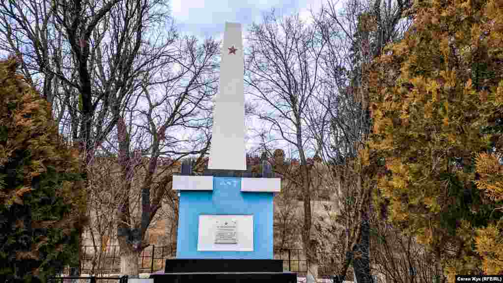 Біля гори Гасфорта – пам'ятник воїнам Приморської армії, які загинули в 1944 році при звільненні Севастополя