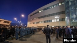Armenia - Police and supporters of Masis Mayor Davit Hambardzumian wait for his arrival at Zvartnots airport, Yerevan, October 28, 2025.