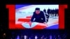 O înregistrare de la televiziunea de stat nord-coreeană, realizată pe 29 iunie 2025 și lansată pe 1 iulie, îl arată pe liderul nord-coreean Kim Jong-un privind sicrie în timpul unui spectacol la care au participat Kim și ministrul rus al Culturii, Olga Liubimova, la Phenian.
