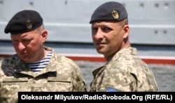 Юрій Содоль (ліворуч) і Дмитро Делятицький на урочистостях з нагоди 100-річчя морської піхоти. Місто Миколаїв, 23 травня 2018 року