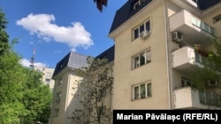 În România este obligatoriu ca fiecare locuință să aibă o asigurare pentru riscurile de cutremur, inundație și alunecări de teren. Polița costă 20 de euro. Totuși, 80% dintre imobile nu sunt asigurate.