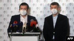 Прем’єр-міністр Чехії Андрей Бабіш і перший віцепрем’єр уряду Ян Гамачек заявили, що 18 дипломатів посольства Росії причетні до вибухів складів із боєприпасами в селищі Врбетиці