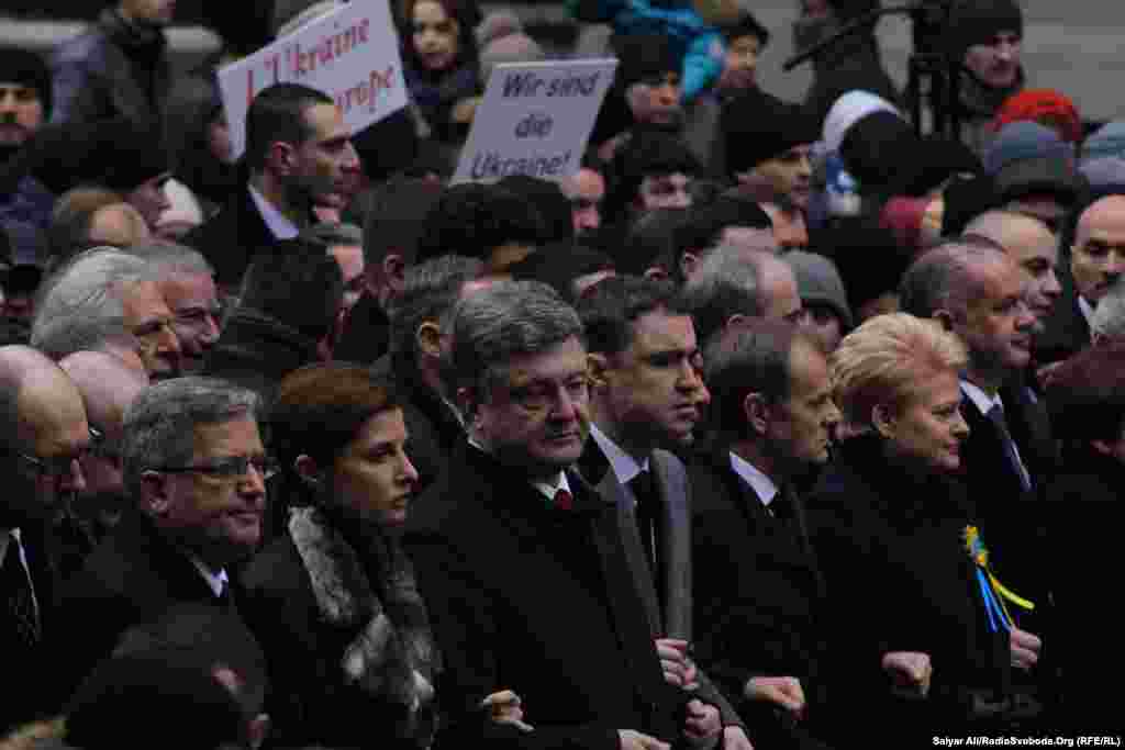 Арсеній Яценюк, Петро Порошенко, прем’єр-міністр Естонії Тааві Рийвас, президент Європейської ради Дональд Туск, президент Литви Даля Ґрібаускайте