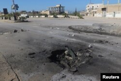 Воронки от взрывов в Хан-Шейхуне. 4 апреля