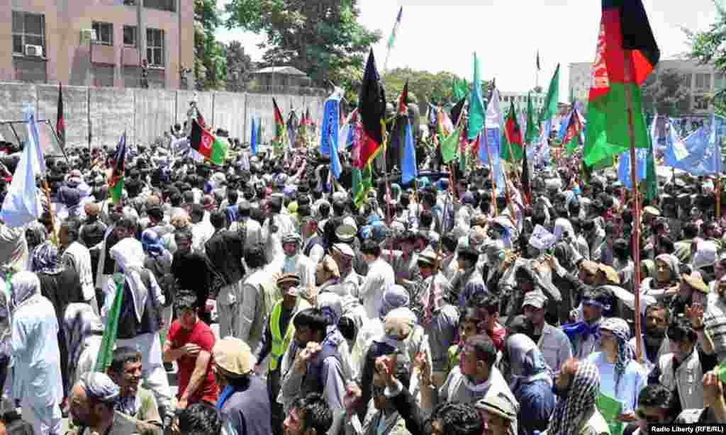 Тазоҳуроти ҷонибдорони доктор Абдуллоҳ дар Афғонистон рӯзи 27-уми июн.