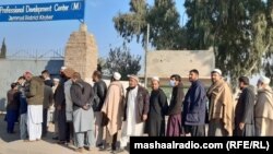 د خیبر پښتونخوا په ۱۷ ضلعو کې ولس د بلدیاتي انتخاباتو په لړ کې رایې واچولې.