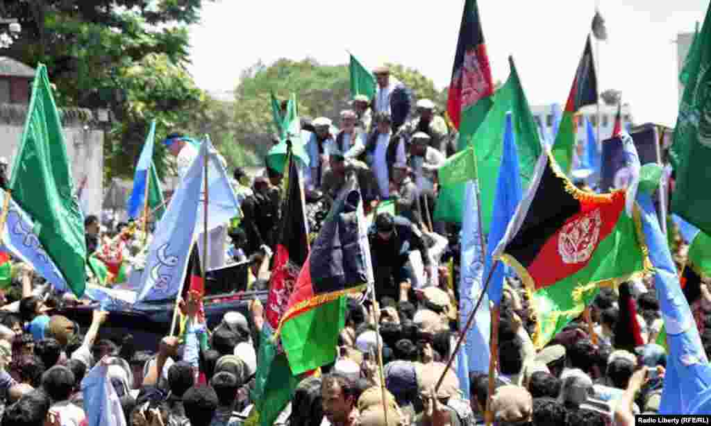 Тазоҳуроти ҷонибдорони доктор Абдуллоҳ дар Афғонистон рӯзи 27-уми июн.