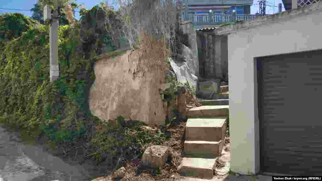 Підпірній стіні – не один десяток років