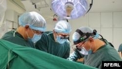 Кардіохірург Борис Тодуров і його команда